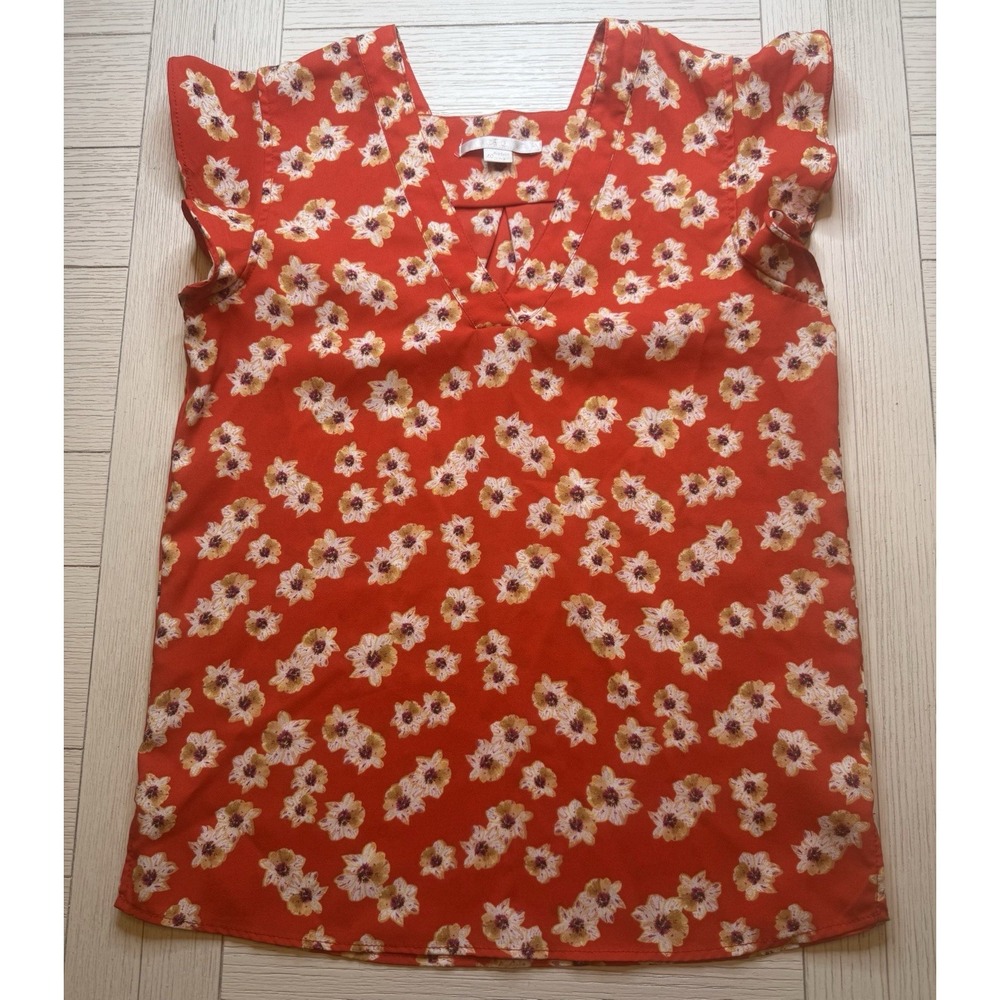 C & E Women's Blouse Floral print, v-neck, ruffle cap-like sleeves. Poly. Sz XS